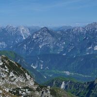 Unten im Tal das retsche Zentrum Ravanca, dahinter Zuc dal Bor.
