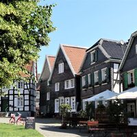 PanoramaRadweg Niederbergbahn Wülfrath Altstadt.JPG