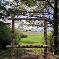 Aussicht auf Wiesen und Felder auf dem Walderlebnisweg Hechingen