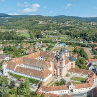 Schoss und Pfarrkirche Pöllau_Oststeiermark