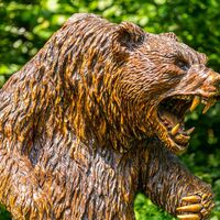 Blockhausen - bestaunt riesige Holzskulpturen im Walderlebnisdorf