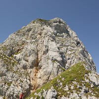 dann nähern wir uns dem steilen Felsabbruch, hier beginnt rechts die Querung...