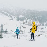 Schneeschuhwandern Plannersee Runde mit Blick auf das Planneralm Dorf