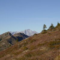 am Horizont zeigen sich die Leoganger Steinberge