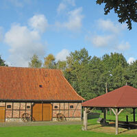 Außenansicht der Museumsscheune in Plönjeshausen
