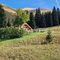 Beim Abstieg Blick auf eine der Almen der Bichlbächler Alpe.