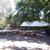 Weinbiethaus mit Spielplatz