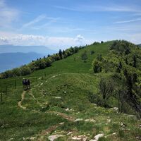 Single auf den Kämmen von Sur Lyand