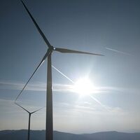 Direkt am Speichersee des Skigebiet Salzstiegl stehen 2 Windräder - Vom Salzstiegelhaus auf den Speikkogel
