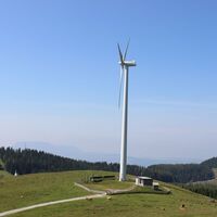Windrad auf der Sommeralm_Naturpark Almenland_Oststeiermark