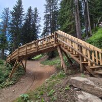 Fussgängerbrücke über den Trail