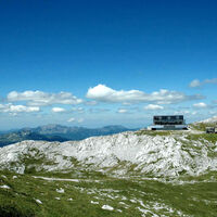 Schiestlhaus des ÖTK am Plateau des Hochschwab