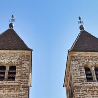Imposant die Türme der Stiftskirche