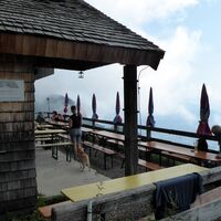 Die Toni Lenz Hütte bietet feine Kost und ebensolche Ausblicke.