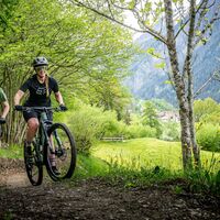 Auf der Neubaustrecke zwischen Peiden Bogn und der Hängebrücke