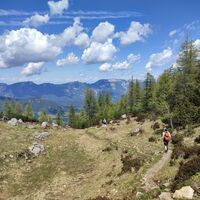 Abstieg mit Blick zum Sensengebirge