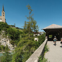 Innradweg, Unterengadin – Fahrt durch Scuol