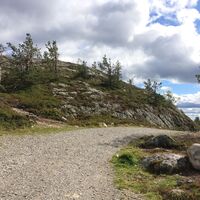 Aussichten vom Gipfel des Fells, die von einem zugänglichen Wanderweg in Ruka zu sehen sind
