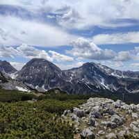 Seitenblick vom Lagelsberg zum Torstein und Schrocken, rechts hinten der Dachstein