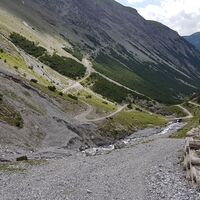 9.1 km Links: Einmündung der Militärstraße (Variante)