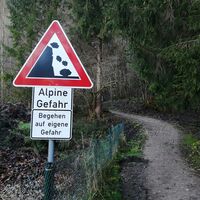 Hinweis Alpine Gefahr am Grottenweg