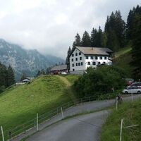 Nach kurzer Asphaltstrecke unser heutiges Ziel: Berggasthof Sücka, 1402 m.