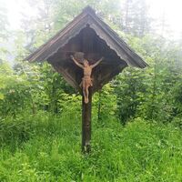 Durch_einen_schönen_Hochwald_Wegkreuz