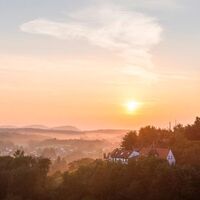 Blick auf die Burgruine Kirkel
