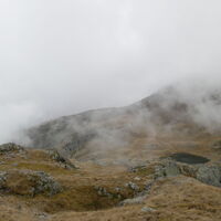 die Gipfel werden in Nebel gehüllt