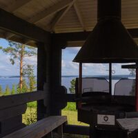 Im Unterstand gute Ausstattung