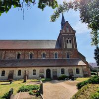 Pracht der Romanik: Backsteinkirche St. Marien in Beuster in der Altmark