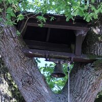 Glocke in Eiche