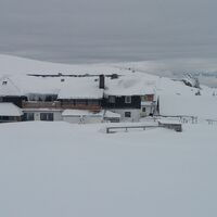 Soldatenrunde_Blick zum Almhaus
