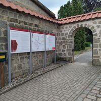 Infotafel Straße der Romanik am Wipertifriedhof