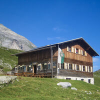 Giglachseehütte mit Steirischer Kalkspitze