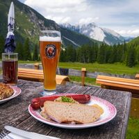 BBier und Essen an der Eppzirler Alm