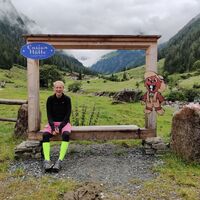 Die Enzianhütte wird von einem Bilderrahmen eingerahmt.