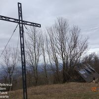 Gipfelkreuz Schöpfl und Schöpfl Schutzhaus