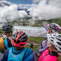 Panorama erklären auf dem Gipfel des Piz Mundaun