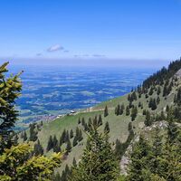 Ausblick über die Seitenalm zum Simssee