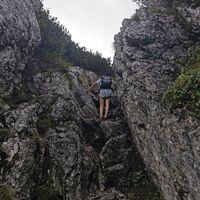 Teilweise erleichtern Seile den Aufstieg