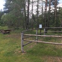 "Rastplatz für Pferd und Reiter": 2 Paddocks und eine 1 kleine Sitzgruppe) kann in Wirl genutzt werden.