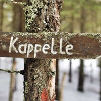 Hölzerner Wegweiser