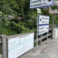 .. und hier rechts das Bergsträßchen rauf..
