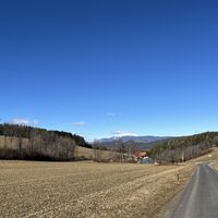 Rückblick. Im Hintergrund der Schneeberg mit Gipfelwolke.