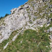 Das sind die ersten Kletterstellen, normalerweise kein Problem, ist hier aber zusätlich leicht ausgesetzt.