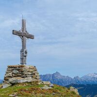 Zirmkogel Gipfelkreuz mit Alpenblick