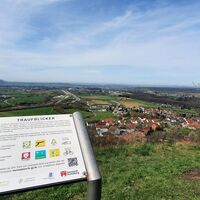 Aichelberg Aussichtspunkt mit Traufblicker-Tafel