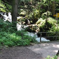 Die Chammbach-Brücke zwischen Ober- und Unterterzen