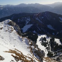 Tiefblick zur Oberst-Klinke-Hütte